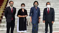 Penampilan 4 Menteri Saat Sambut PM Malaysia, Menlu Retno Marsudi Pakai Sepatu Beda Warna. (dok.Instagram @smindrawati/https://www.instagram.com/p/CWFsi-RJbSb/Henry)