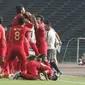Ekspresi kegembiraan pemain Timnas Indonesia U-22 setelah memastikan lolos ke semifinal usai mengahlakan Kamboja 2-0, di Olympic Stadium, Phnom Penh, Jumat (22/2/2019). (Bola.com/Zulfirdaus Harahap)