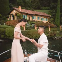 Al Ghazali dan Alyssa Daguise saat ini sedang berada di Lake Como, Italia. Dalam kesempatan ini, Al rupanya sudah mempersiapkan kejutan romantis. (Foto: Instagram/ alghazali7)