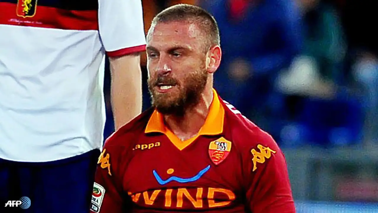 daniele-de-rossi--cedera-130410c.jpg