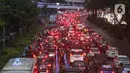 Kendaraan terjebak macet saat melintasi jalan Jenderal Sudirman Jakarta, Senin (16/3/2020). Peniadaan sementara aturan ganjil-genap  terkait dengan penyebaran virus corona Covid-19 membuat kemacetan terjadi di sejumlah wilayah Jakarta. (Liputan6.com/Angga Yuniar)