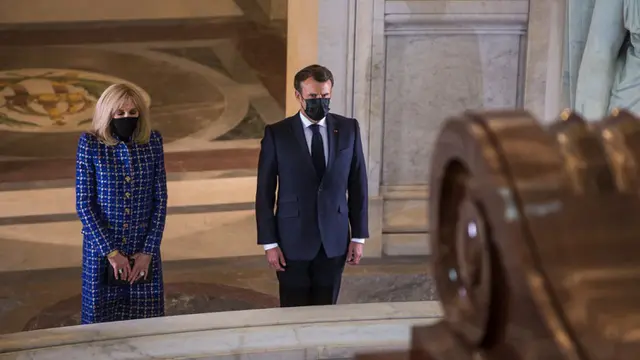 FOTO: Emmanuel Macron Hadiri Peringatan 200 Tahun Kematian Napoleon
