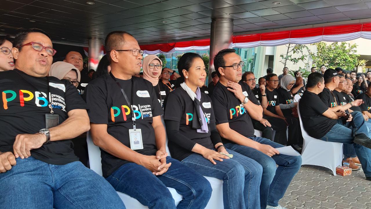Menteri BUMN Rini Soemarno memimpin upacara inaugurasi pegawai BUMN