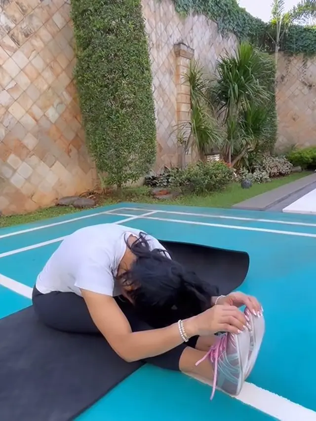 Krisdayanti berolahraga (Instagram/krisdayantilemos)