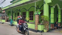 Masjid Al Mujahidin, Kelurahan Jatijajar, Kecamatan Tapos, menjadi lokasi imam masjid mendapatkan pengancaman penusukan. (Liputan6.com/Dicky Agung Prihanto)