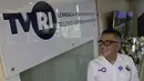 Dirut TVRI, Helmi Yahya, berpose di depan logo TVRI, Jakarta, Rabu (31/7). TVRI secara resmi akan menjadi official broadcaster partner untuk penayangan Liga Inggris musim depan.(Bola.com/M iqbal Ichsan)