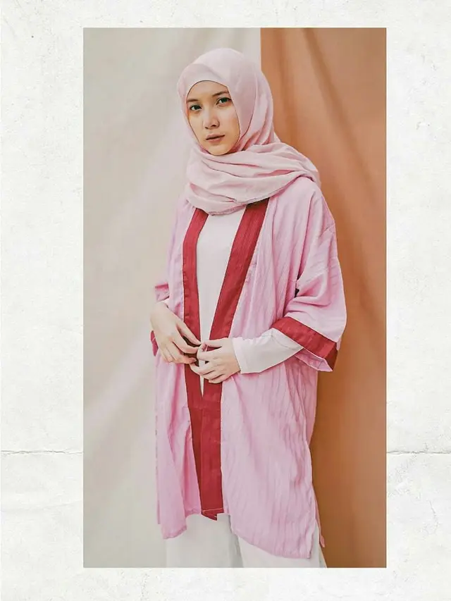 6 Potret Sheila Dara saat Tampil Berhijab, Calon Istri Vidi Aldiano