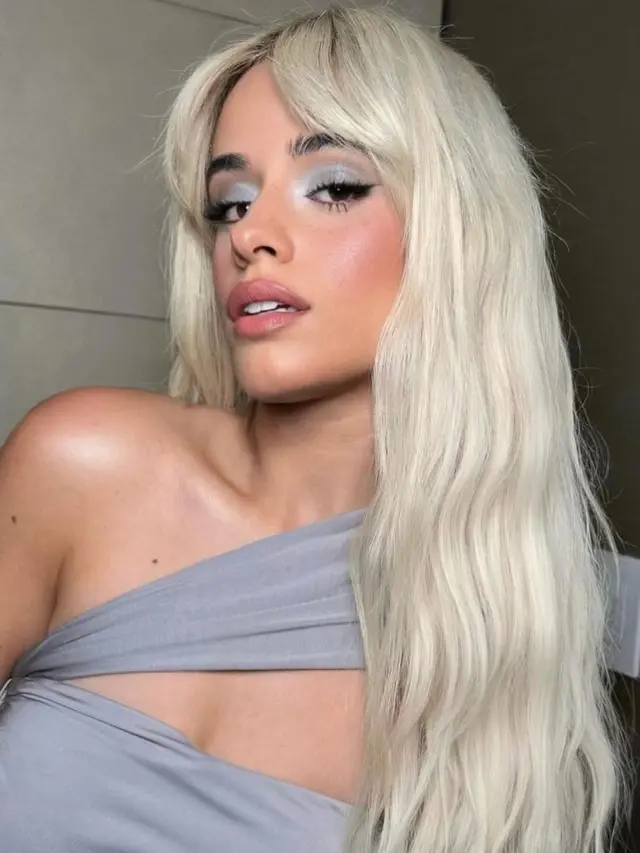 6 Inspirasi Y2K Frosted Eye Makeup Look yang Tengah Tren, dari Kendall Jenner hingga Eva Celia