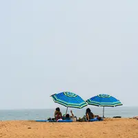 Ilustrasi berlibur ke pantai. (Photo by John McArthur on Unsplash)