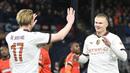 Pemain Manchester City, Erling Haaland (kanan) melakukan selebrasi bersama Kevin De Bruyne setelah mencetak gol ke gawang Luton Town pada laga putaran kelima Piala FA 2023/2024 yang berlangsung di Kenilworth Road Stadium, Luton, Inggris, Rabu (28/02/2024) dini hari WIB. (AFP/Justin Tallis)