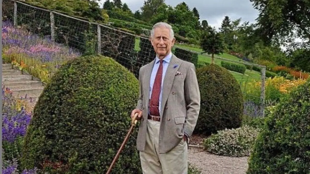 Pangeran Charles dan gaya berpakaiannya