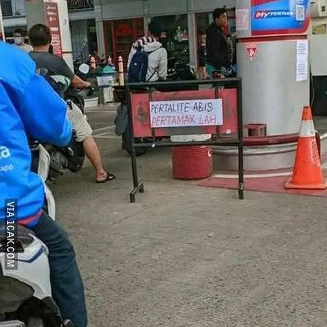 6 Potret Tulisan Bensin Pertalite dan Pertamax Nyeleneh, Bikin Tepuk Jidat