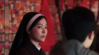 Jadwal Tayang dan Sinopsis 'THE PRIESTS 2: DARK NUNS', Dibintangi Song Hye Kyo dan Jeon Yeo Been (credit: https://www.instagram.com/zipcinema/)