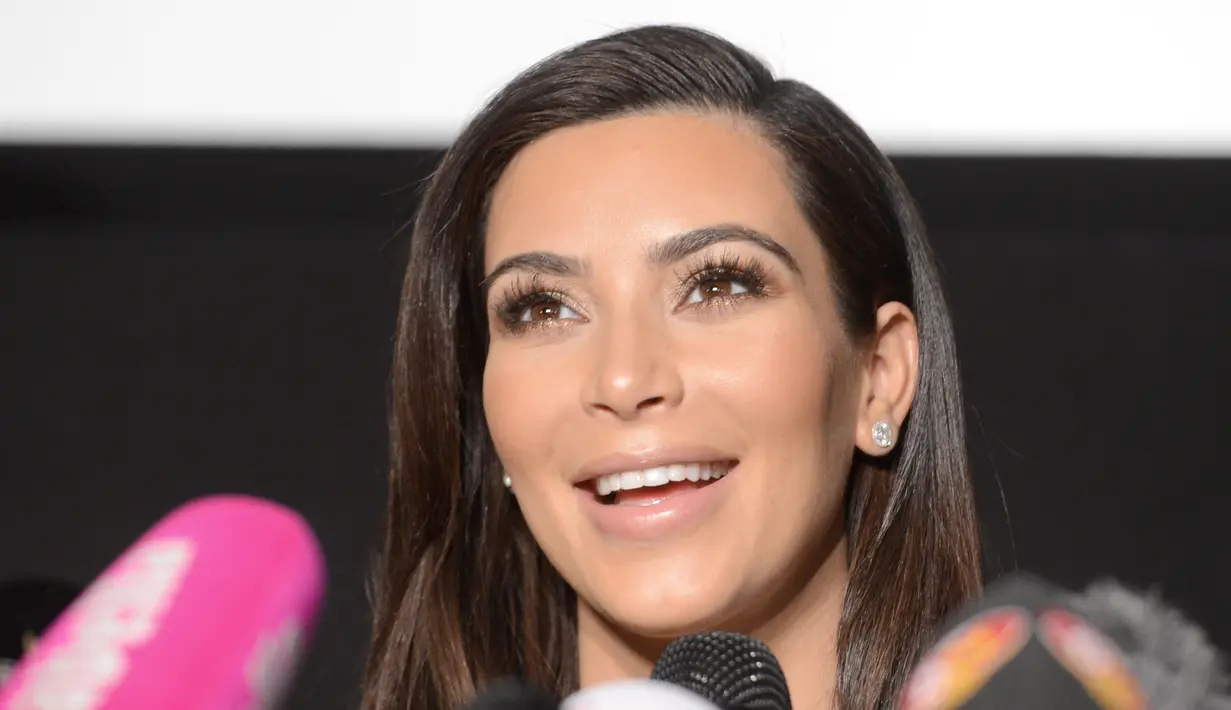 Kim Kardashian lahir pada 21 Oktober 1980. Bintang reality show ‘Keeping Up With The Kardashians’ ini telah berhasil bertahan mendominasi berita utama dari budaya populernya di media massa. (Bintang/EPA)