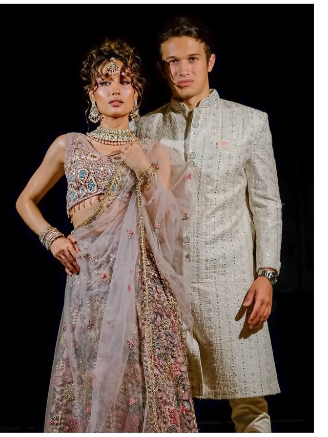 10 Artis Pakai Busana India di Acara Diwali 2025, Luna Maya hingga Wulan Guritno