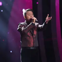 Danang membawakan lagu berjudul ‘Kembalikan Dia’, ia pun menghibur jutaan pasang mata yang tentunya merupakan penikmat musik dangdut. Suara khas Danang sudah dinanti-nantikan para penggemar. (Nurwahyunan/Bintang.com)