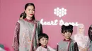 Sarayu terinspirasi oleh aliran air yang tak pernah berhenti, sebagaimana cinta dalam setiap keluarga yang senantiasa mengalir, berkelanjutan, dan melampaui waktu. Koleksi ini mengangkat motif-motif etnik yang merepresentasikan nilai dan identitas yang terus dijaga, tidak hanya berbicara tentang warisan budaya, melainkan juga tentang bagaimana tradisi ini tetap relevan dan hidup dalam setiap langkah. [dok.Heart Troops]