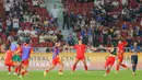Seleberasi seluruh pemain Timnas Vietnam U-22 usai berhasil mengalahkan tuan ruamah Thailand pada final cabang olahraga sepak bola putra SEA Games 2025 yang berlangsung di Stadion Rajamangala, Bangkok, Thailand, Kamis (18/12/2025). (Bola.com/Bagaskara Lazuardi)