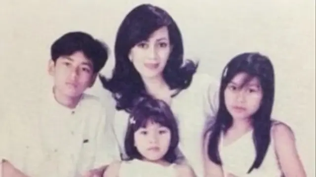 6 Foto Masa Remaja Syahnaz Sadiqah, Selalu Dekat dengan Raffi Ahmad