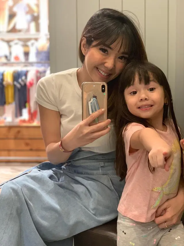 6 Transformasi Gisella Anastasia dari Imut hingga Jadi Hot Mom