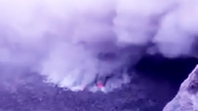 Video rekaman aktivitas vulkanik di kawah Gunung Agung