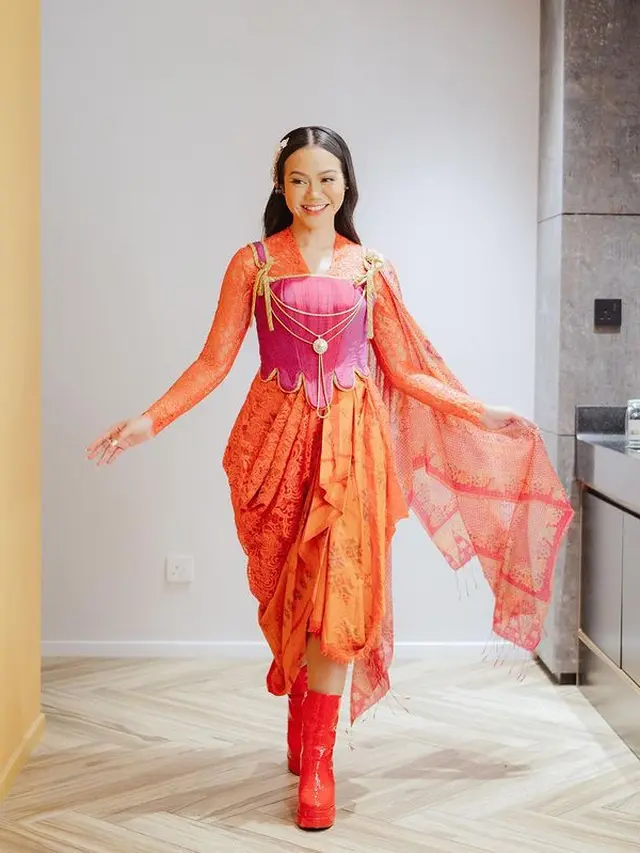 Potret Yura Yunita Jadikan Bunga Sebagai Aksesoris Rambut