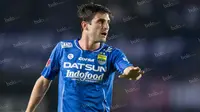 Gelandang Persib, Robertino Pugliara, saat laga Torabika Soccer Championship 2016 melawan Sriwijaya FC di Stadion Si Jalak Harupat, Bandung, Sabtu (30/4/2016). (Bola.com/Vitalis Yogi Trisna)
