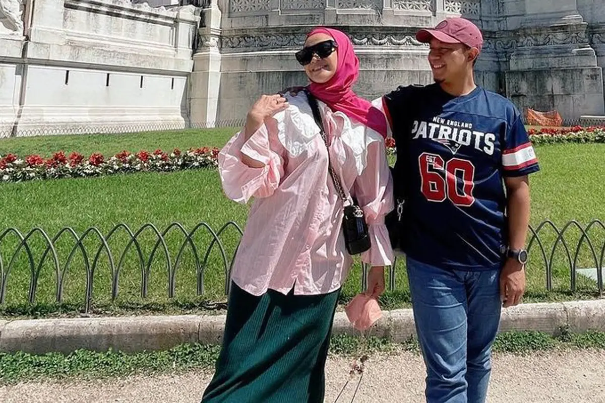 Sheza Idris Hamil Anak Kedua, Ini Deretan Potret Romantisnya Bersama Suami