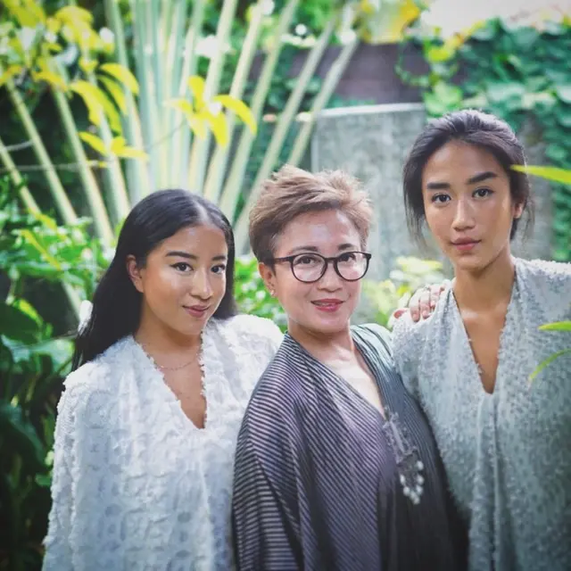 Sering Tampil Tomboi, Ini 6 Penampilan Chef Renatta yang Lebih Feminin