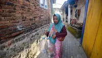 Kemarau Panjang Paksa Warga Cilegon Andalkan Mata Air di Hutan
