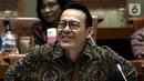 Dirut BPJS Kesehatan Fachmi Idris tertawa saat rapat dengar pendapat dengan Komisi IX DPR di Kompleks Parlemen, Jakarta, Selasa (5/11/2019). Rapat membahas polemik kenaikan iuran BPJS Kesehatan. (Liputan6.com/JohanTallo)