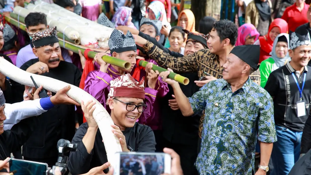 Menyantap Tempe Raksasa di Festival Tahu Tempe Banyuwangi