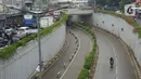Suasana jalur terowongan atau lintas bawah Senen yang ditutup sementara di Jakarta, Senin (4/5/2020). Penutupan terowongan dari arah Cempaka Putih menuju ke Monas tersebut dilakukan selama 10 hari karena adanya proyek pengerjaan Underpass Senen Extension. (Liputan6.com/Immanuel Antonius)