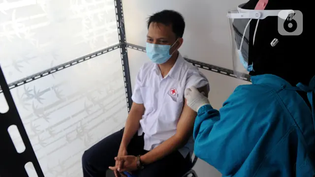 FOTO: Puskesmas di Jakarta Mulai Lakukan Vaksinasi Virus Corona COVID-19