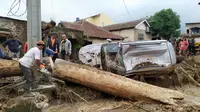 Wakil Bupati Sukabumi Adjo Sardjono menyebut banjir bandang di Sukabumi, Jawa Barat pada Senin (21/9/2020) dipicu jebolnya embung di lereng Gunung Salak.