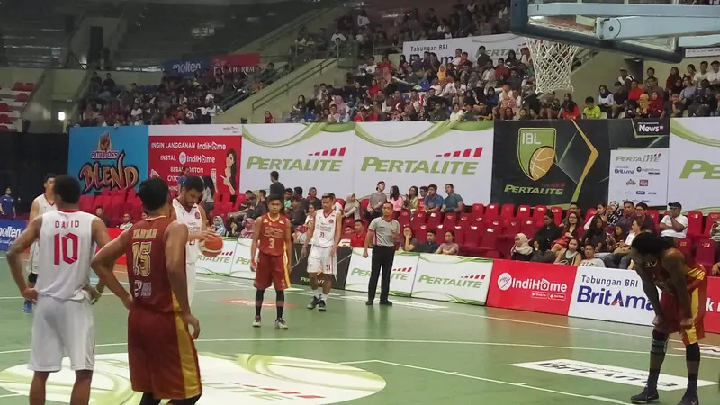 Pacific Caesar Surabaya (PCS) menggasak Bima Perkasa Jogja (BPJ) 83-59 dalam IBL 2017 seri VII di GOR UNY, Minggu (12/3/2017).