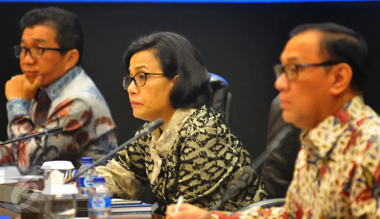 Menkeu Sri Mulyanai saat rilis stabilitas keuangan Indonesia di Jakarta, (3/2). Penilaian juga dilakukan berdasarkan pasar modal, pasar Surat Berharga Negara (SBN), perbankan, lembaga keuangan nonbank, dan penjaminan simpanan. (Liputan6.com/Angga Yuniar)
