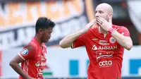 Pemain Persija Jakarta, Michael Krmencik melakukan selebrasi setelah mencetak gol ke gawang Arema FC dalam laga pekan ke-23 BRI Liga 1 2022/2023 di Stadion Patriot Candrabhaga, Bekasi, Minggu (12/2/2023) sore WIB. Persija menang dengan skor 2-0. (Bola.com/M Iqbal Ichsan)