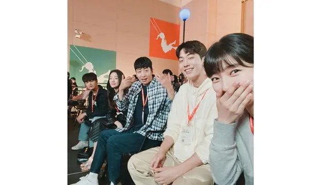 7 Potret Akrab Suzy dan Nam Joo Hyuk di Balik Layar Drama Start-Up, Curi Perhatian