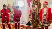 Senyum sumringah dari Presiden Republik Indonesia (RI), Joko Widodo terpancar ketika menemui Timnas Indonesia U-16 bersama pelatihnya, Bima Sakti Tukiman disela-sela perayaan HUT RI ke-77 di Istana Negara, Jakarta Pusat, Rabu (17/8/2022). (Biro Pers Sekretariat Presiden)