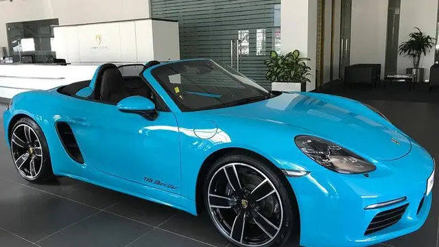 Potret Mobil Sport Mewah Milik Ussy Sulistyawati