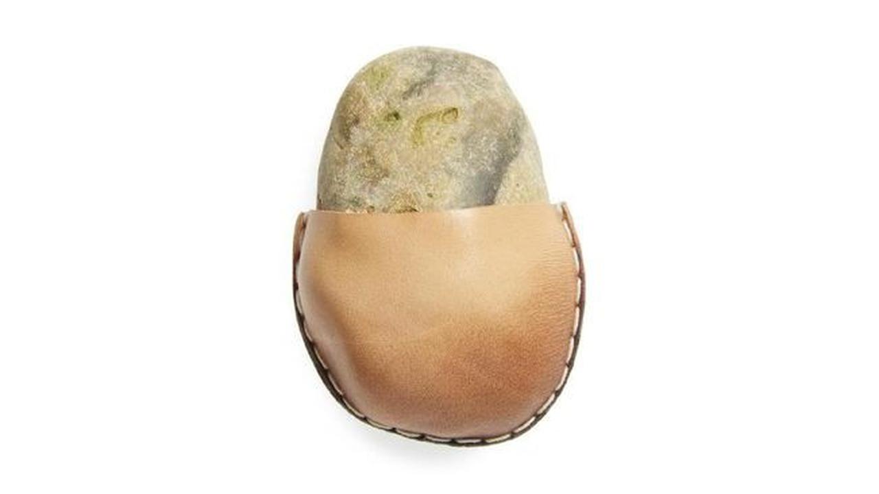 Batu dibungkus kulit yang dijual di supermarket Nordstorm