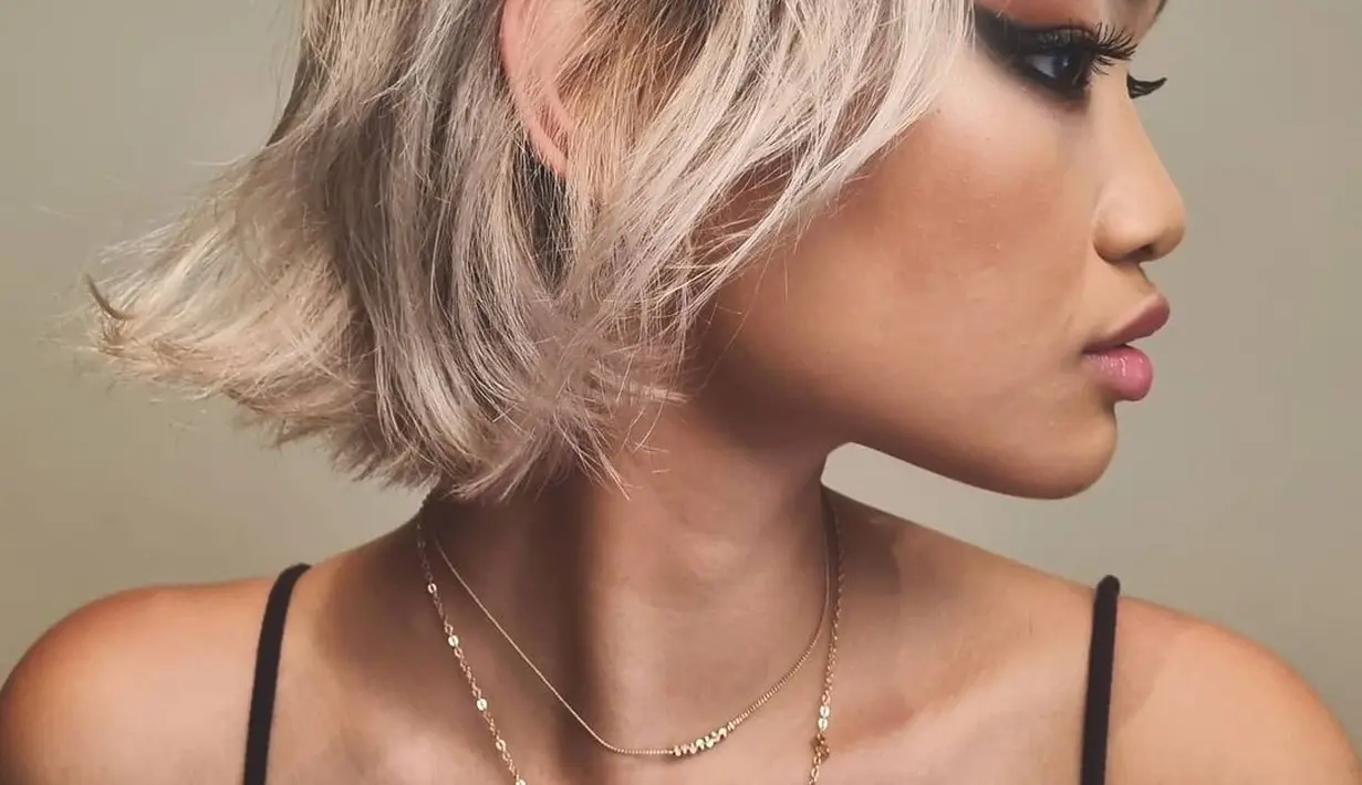 Oranye cocok dengan gaya rambut bixie bertekstur. Pribadi yang petualang, pencari sensasi, dan percaya diri. Aura oranye bersifat petualang, sehingga sulit dipatok dengan satu warna atau potongan. Mereka adalah tipe yang akan mengubah warna mereka secara teratur dan bisa melakukan pemotongan rambut yang lebih memberontak. Jadi, gaya rambut bixie bertekstur atau hibrida bob-pixie akan bekerja sempurna untuk pemilik aura oranye. Foto: Instagram.