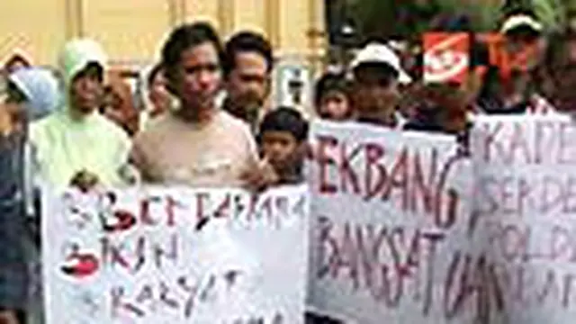 Demo Korban Gempa di Ciamis Ricuh