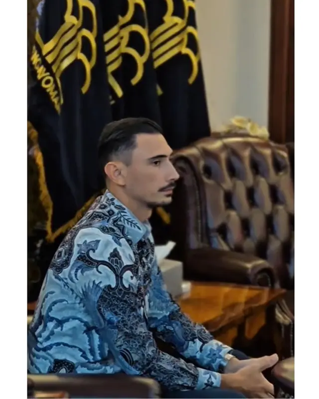 6 Potret bahagia Vincent Verhaag resmi jadi WNI, tanggalkan kewarganegaraan Belanda demi keluarga