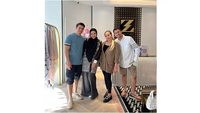 6 Potret Acara Pembukaan Butik Baru Zaskia Sungkar, Dihadiri Teman Artis