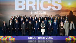 Presiden RI Prabowo Subianto bersama sejumlah para pemimpin negara saat mengikuti rangkaian hari kedua Konferensi Tingkat Tinggi (KTT) BRICS 2025 di Museum of Modern Art (MAM), Rio de Janeiro, Brasil, Senin (7/7/2025). (Foto: Muchlis Jr - Biro Pers Sekretariat Presiden)