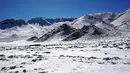 Foto pada 30 November 2020 menunjukkan pemandangan di Wilayah Gar, Prefektur Ngari, Daerah Otonom Tibet, China. Ngari, yang dijuluki sebagai "puncak atap dunia" dengan ketinggian rata-rata 4.500 meter di atas permukaan laut, dikenal dengan pemandangannya yang menakjubkan. (Xinhua/Zhan Yan)