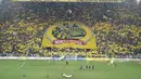Fans Dortmund melakukan aksi-aksi koreografi di Stadion Signal Iduna Park untuk menyemangati tim idolanya bermain.
