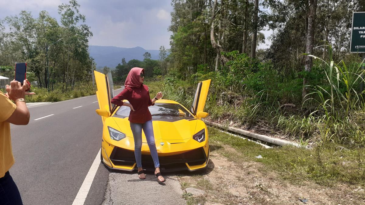 Cerita Pria Lulusan SMP Di Gunungkidul Sulap Mobil Sedan Jadi Lamborghini